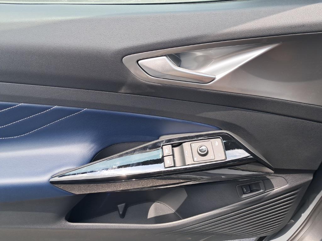 new 2025 Volkswagen ID.4 car, priced at $49,028
