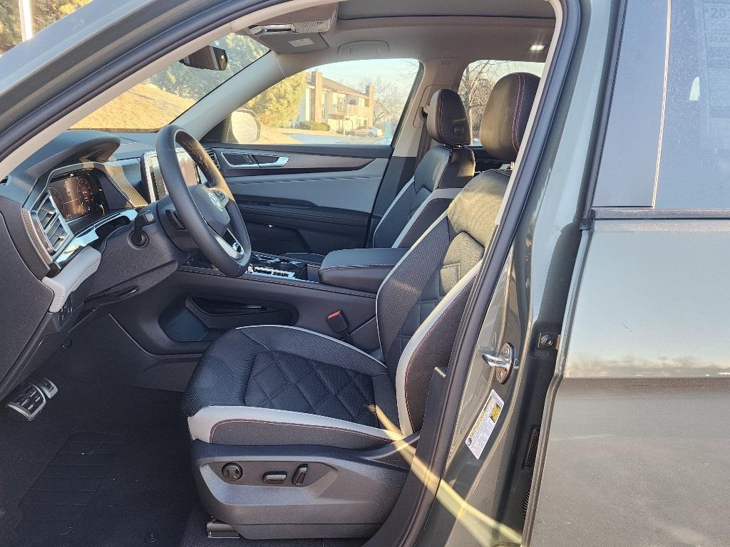 new 2025 Volkswagen Atlas car, priced at $41,743