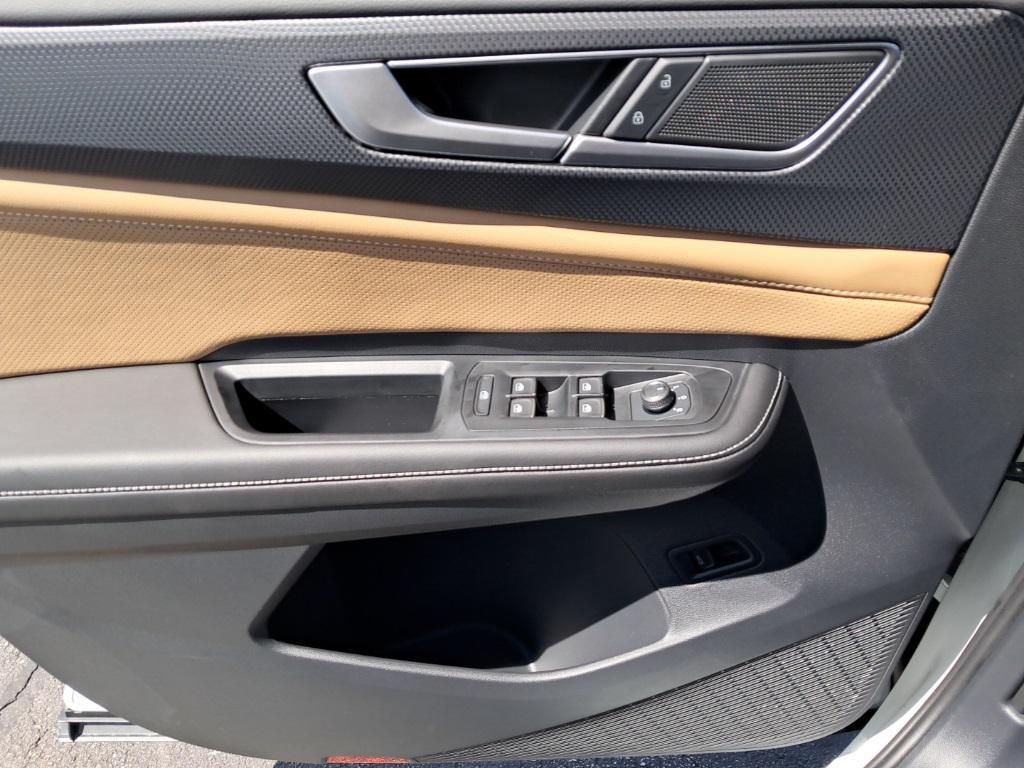 new 2025 Volkswagen Atlas Cross Sport car, priced at $46,033