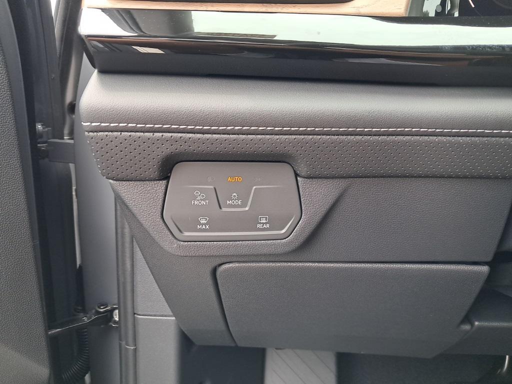 new 2025 Volkswagen Atlas car, priced at $41,283