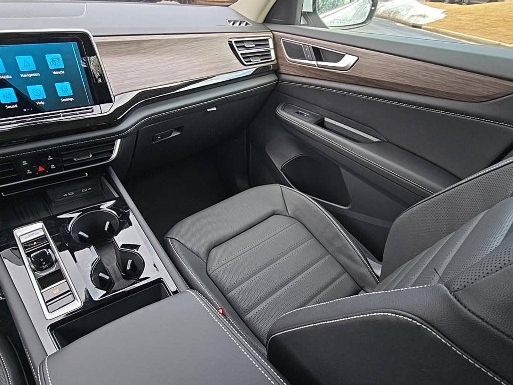 new 2025 Volkswagen Atlas car, priced at $46,009
