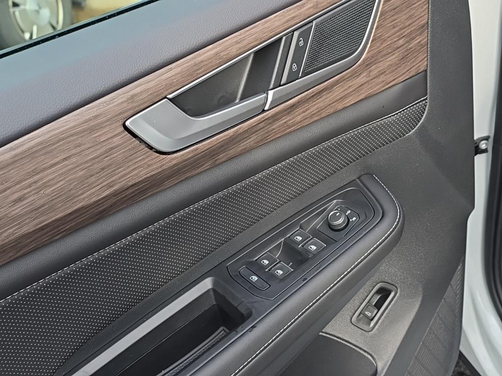 new 2025 Volkswagen Atlas car, priced at $46,009