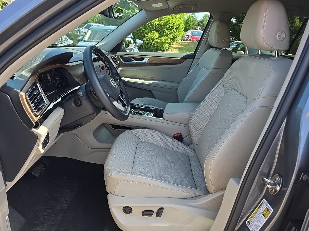 used 2025 Volkswagen Atlas car, priced at $39,890