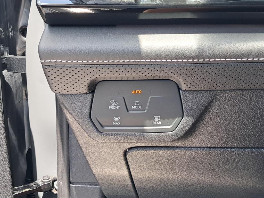 new 2025 Volkswagen Atlas car, priced at $51,077