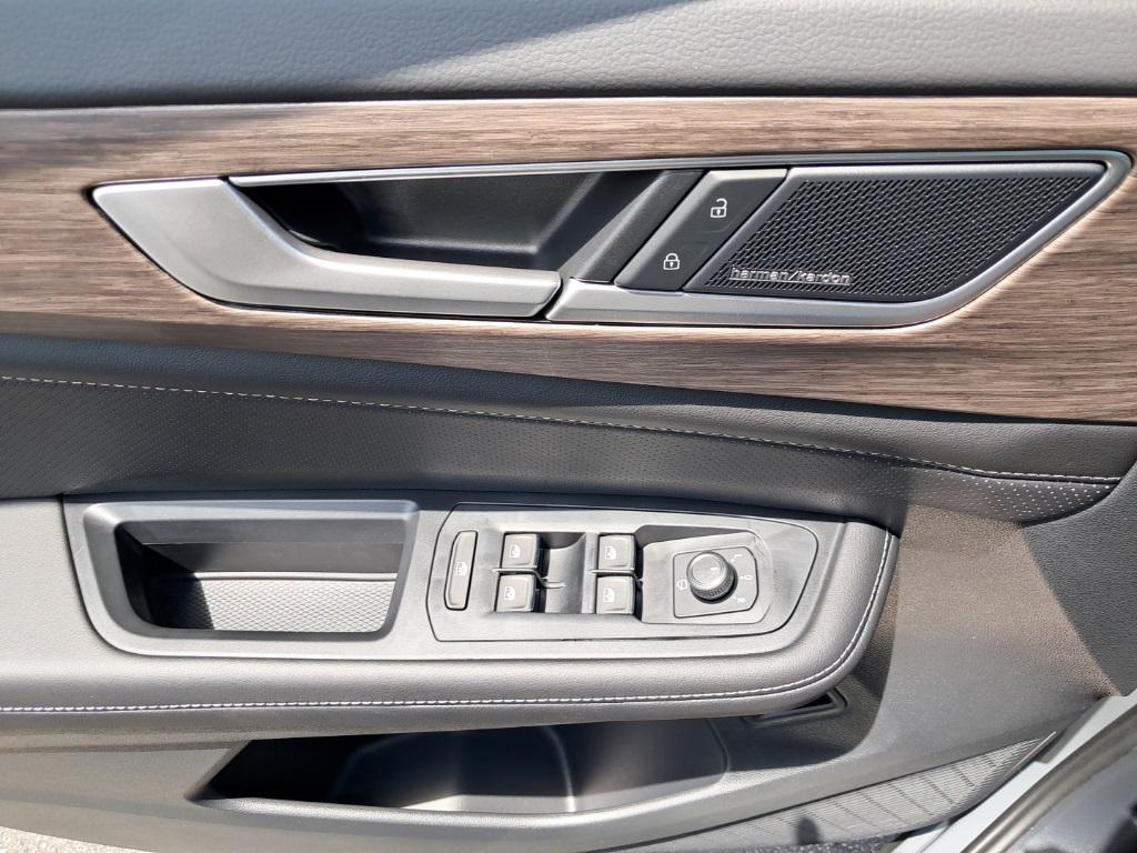 new 2025 Volkswagen Atlas car, priced at $51,077