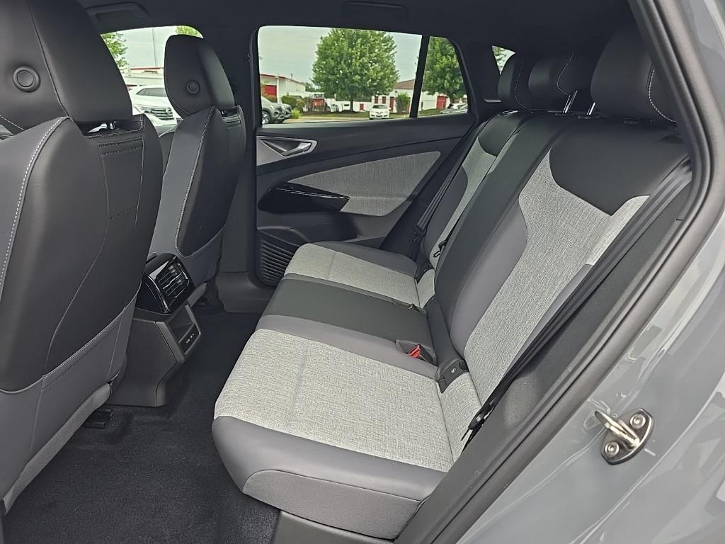 new 2025 Volkswagen ID.4 car, priced at $40,995