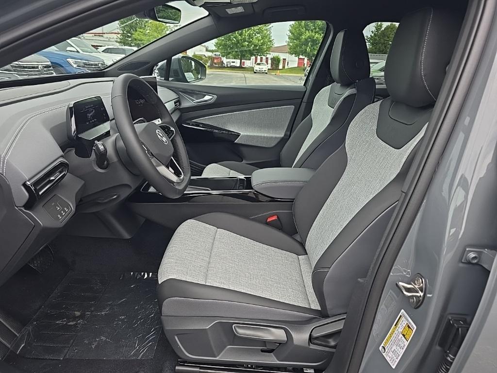 new 2025 Volkswagen ID.4 car, priced at $40,995