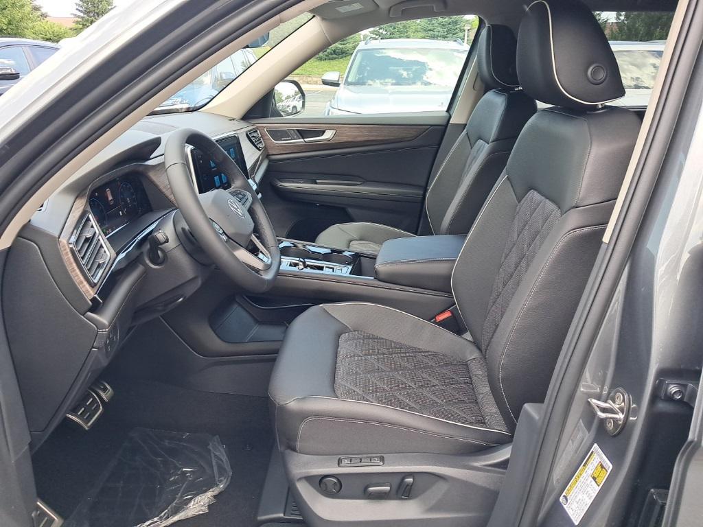 new 2025 Volkswagen Atlas car, priced at $50,411