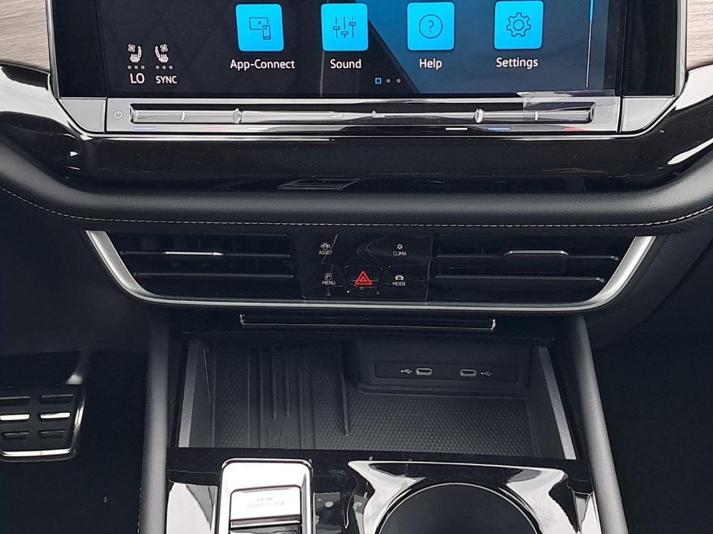 new 2025 Volkswagen Atlas car, priced at $49,390