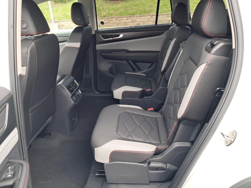 new 2025 Volkswagen Atlas car, priced at $43,925