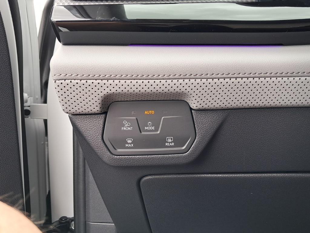 new 2025 Volkswagen Atlas car, priced at $43,925