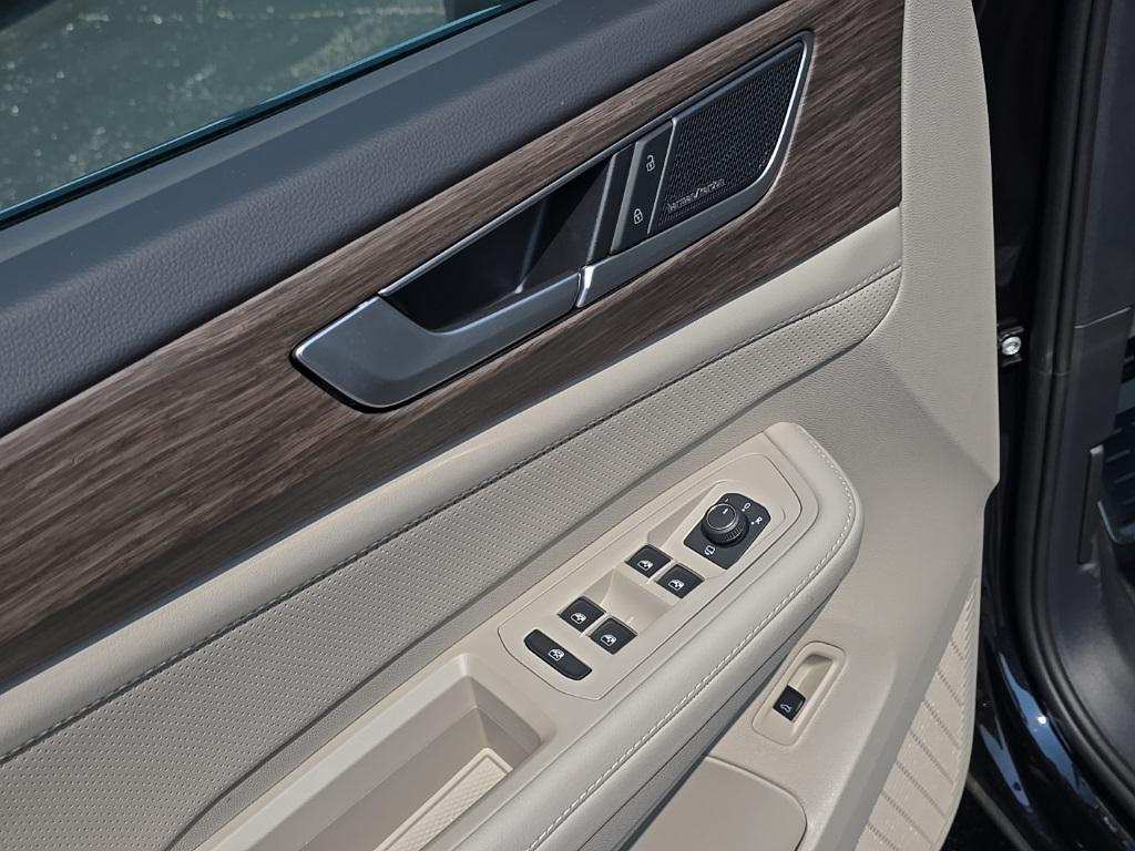 new 2025 Volkswagen Atlas car, priced at $51,009