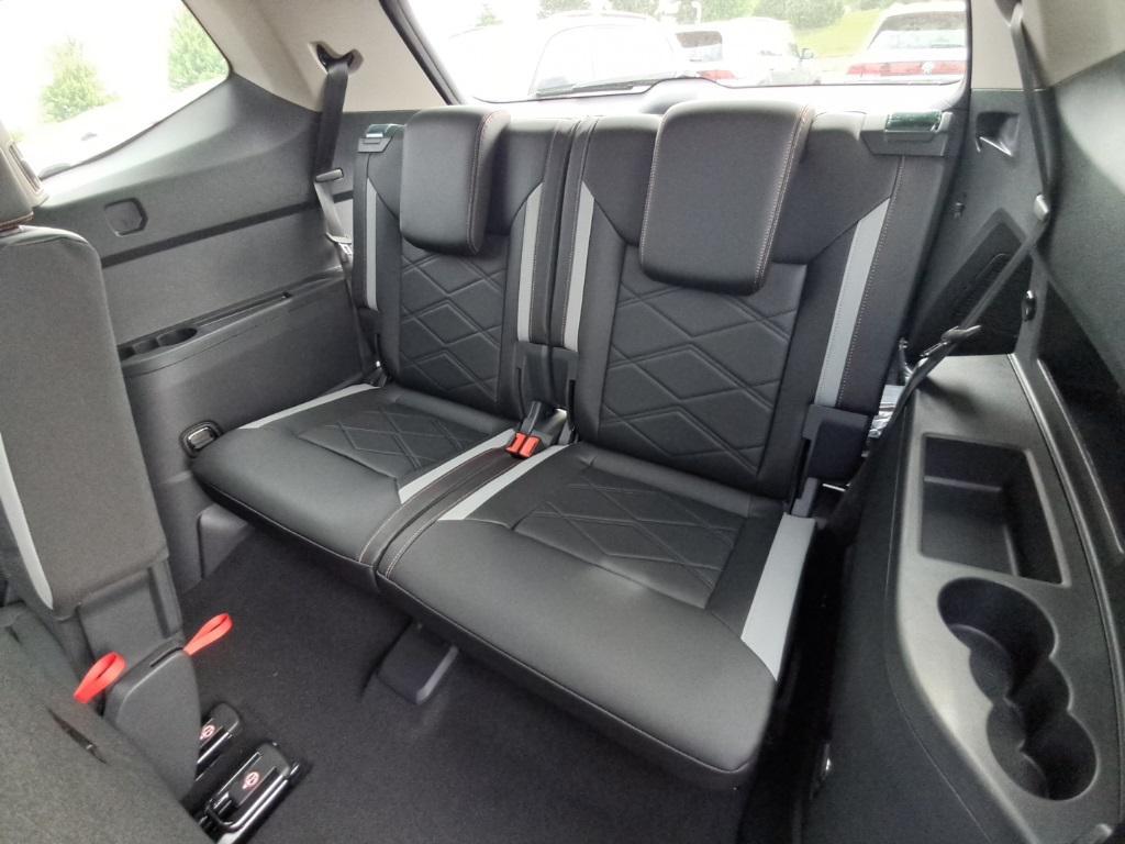 new 2025 Volkswagen Atlas car, priced at $43,154