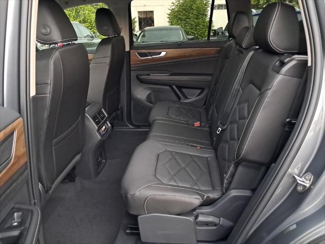 new 2025 Volkswagen Atlas car, priced at $44,104