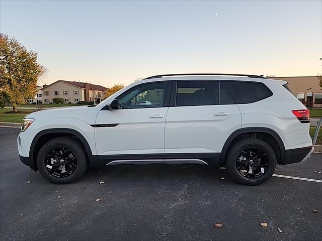 new 2025 Volkswagen Atlas car, priced at $48,002