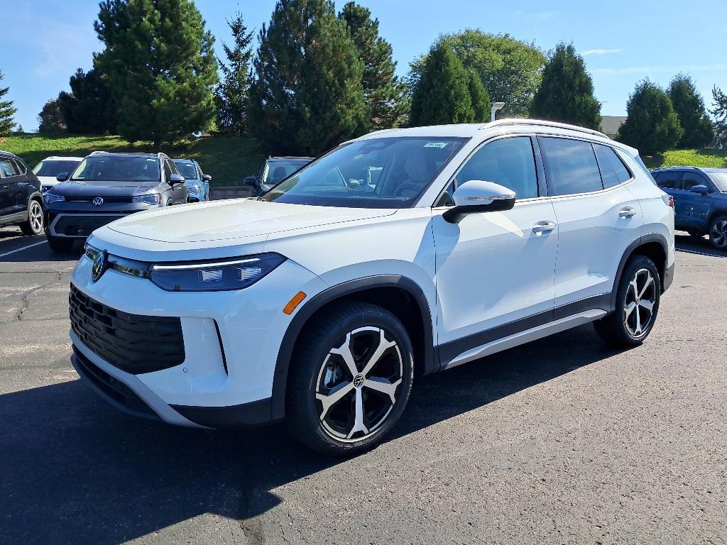 new 2025 Volkswagen Tiguan car, priced at $33,038