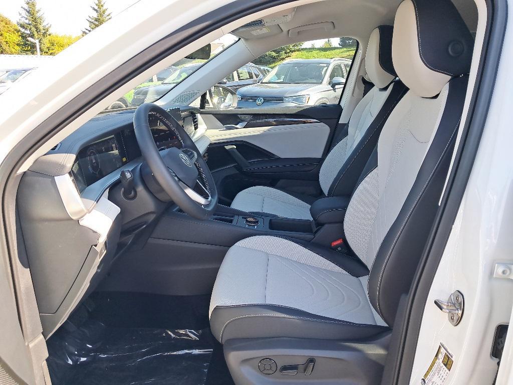 new 2025 Volkswagen Tiguan car, priced at $33,038