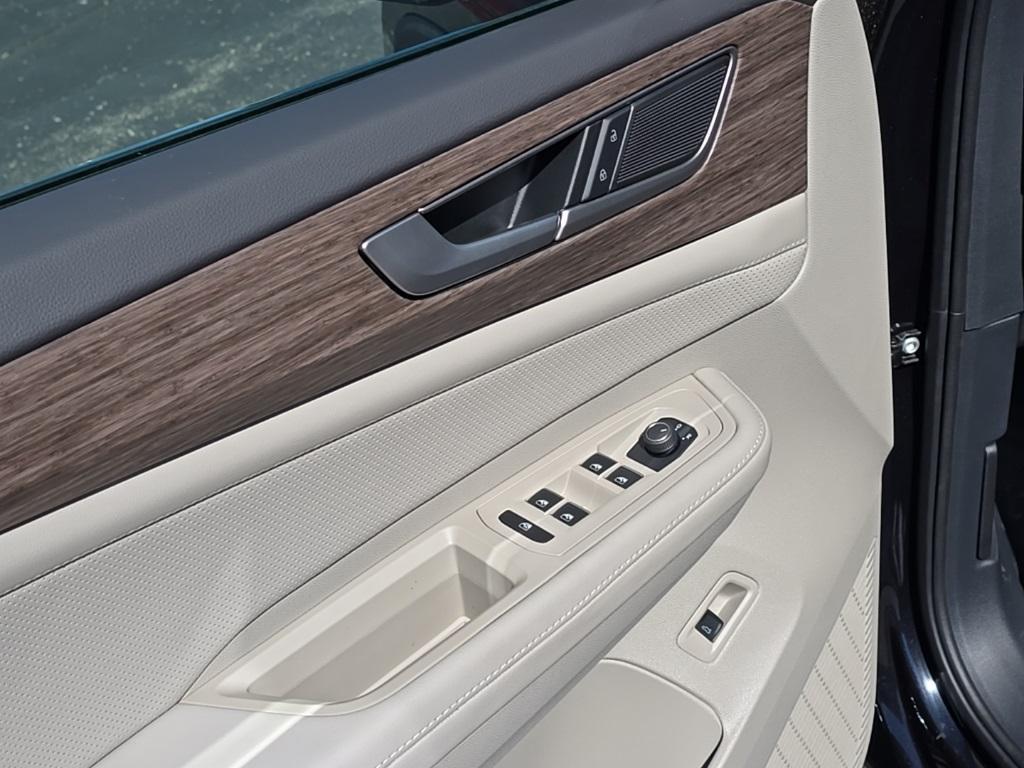 new 2025 Volkswagen Atlas car, priced at $45,277