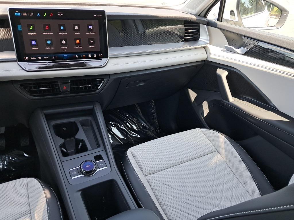 new 2025 Volkswagen Tiguan car, priced at $34,252