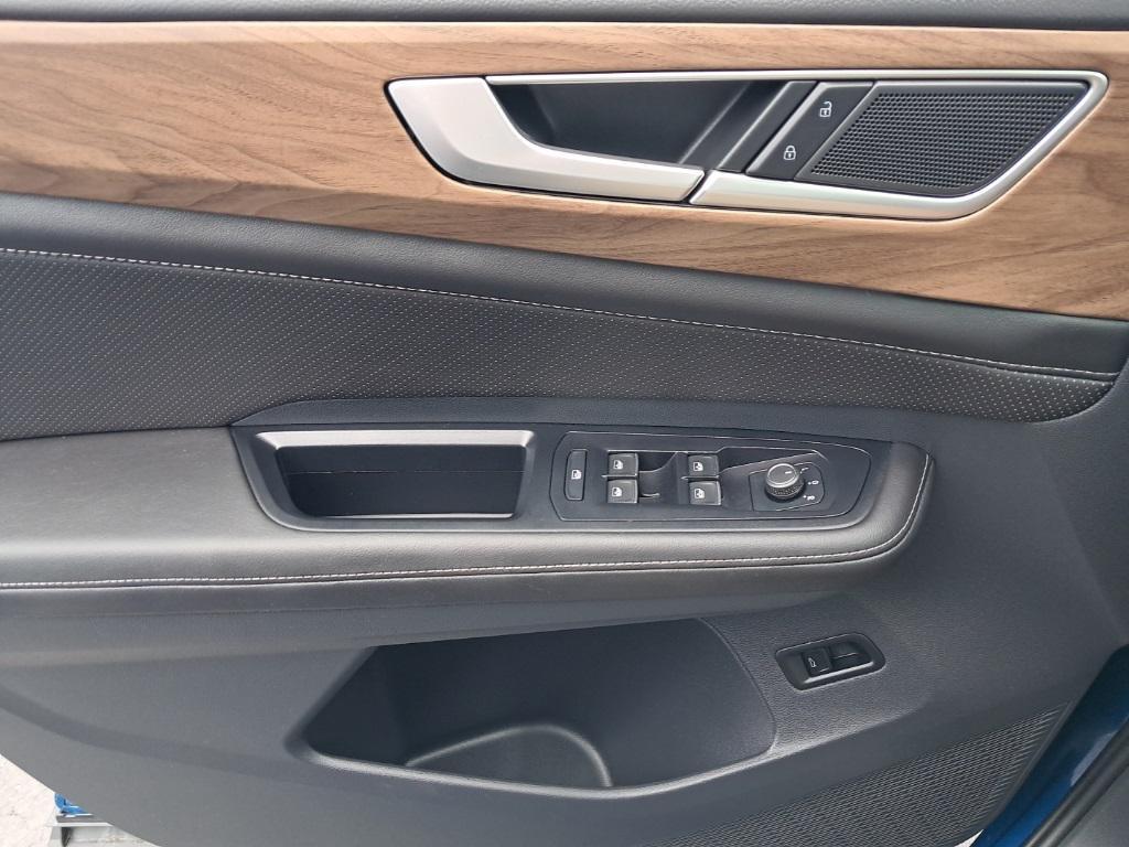 used 2025 Volkswagen Atlas car, priced at $40,999