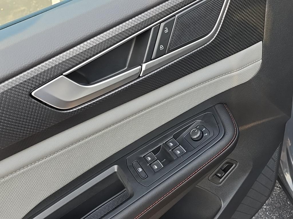 new 2025 Volkswagen Atlas car, priced at $41,297