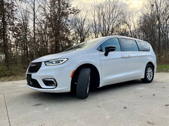 new 2025 Chrysler Pacifica car, priced at $41,145