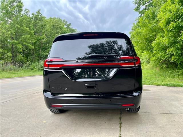 new 2024 Chrysler Pacifica car, priced at $39,700