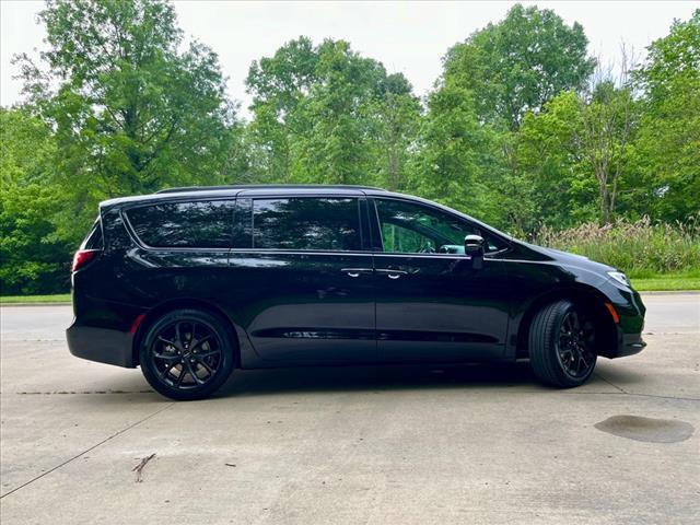 new 2024 Chrysler Pacifica car, priced at $39,700