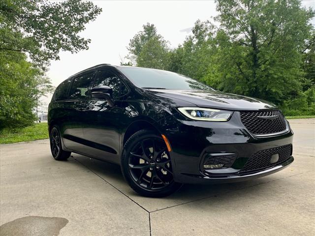 new 2024 Chrysler Pacifica car, priced at $39,700