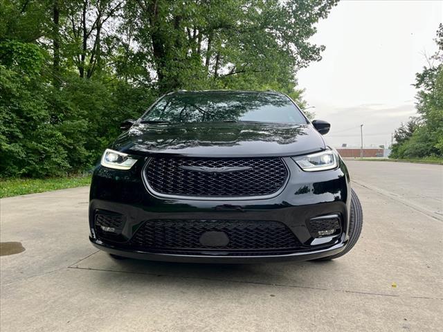 new 2024 Chrysler Pacifica car, priced at $39,700