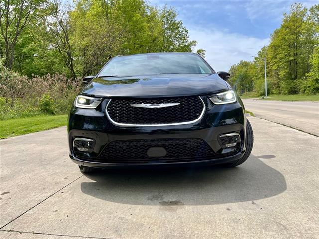 new 2024 Chrysler Pacifica car, priced at $41,745