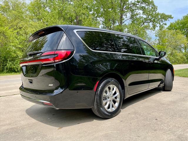 new 2024 Chrysler Pacifica car, priced at $41,745