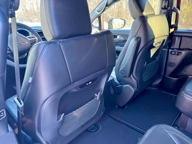 new 2025 Chrysler Pacifica car, priced at $41,640