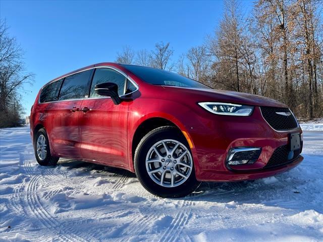 new 2025 Chrysler Pacifica car, priced at $41,640