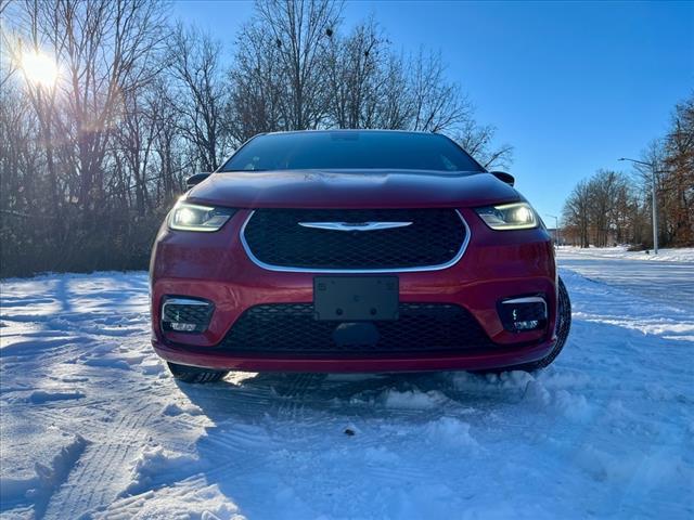 new 2025 Chrysler Pacifica car, priced at $41,640