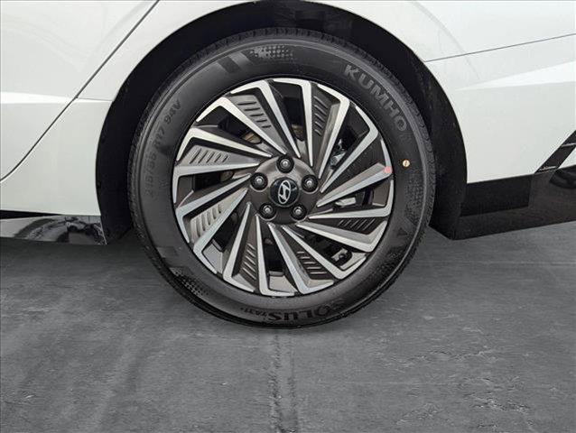 new 2025 Hyundai Sonata Hybrid car, priced at $40,015