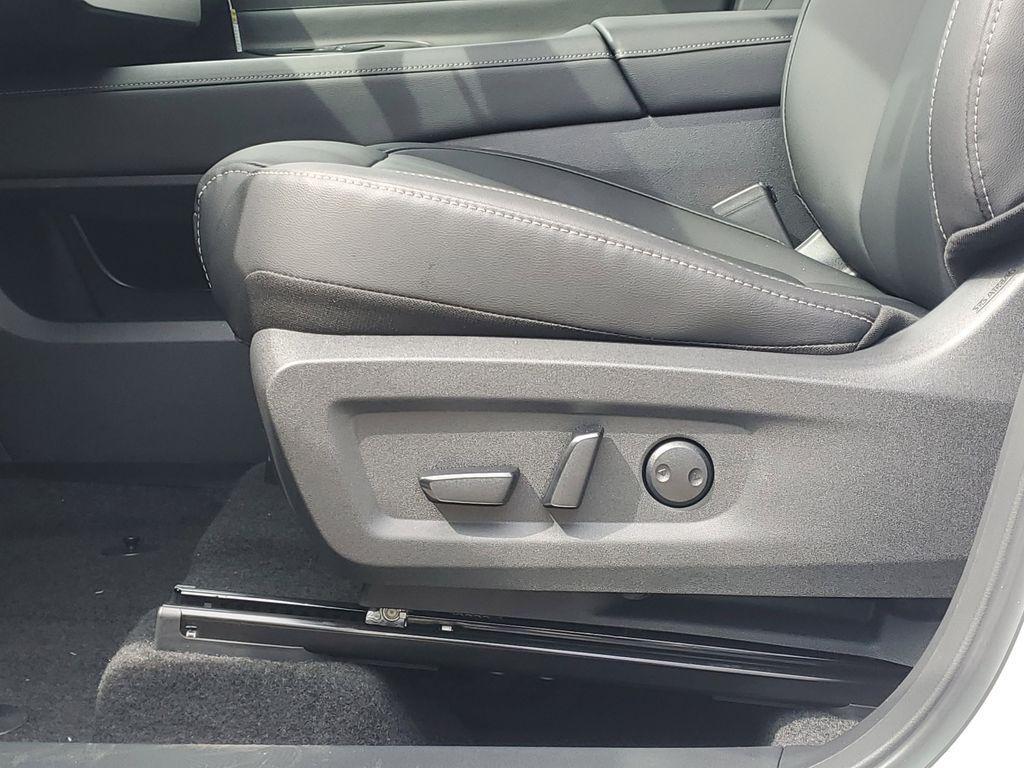 new 2025 Nissan Murano car, priced at $42,051