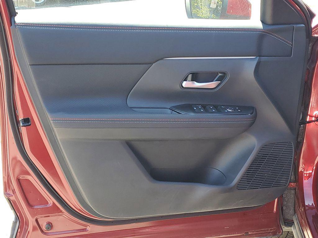 new 2025 Nissan Kicks car, priced at $29,917