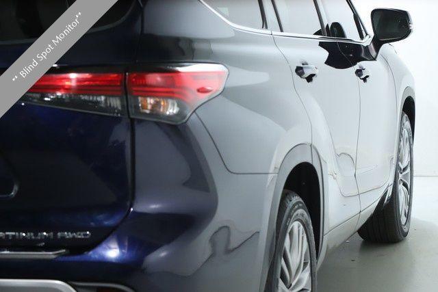 used 2021 Toyota Highlander car, priced at $42,400