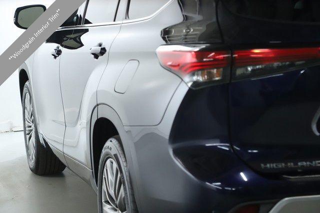 used 2021 Toyota Highlander car, priced at $42,400