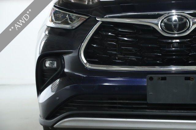 used 2021 Toyota Highlander car, priced at $42,400