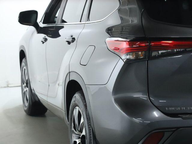 used 2023 Toyota Highlander car, priced at $41,500