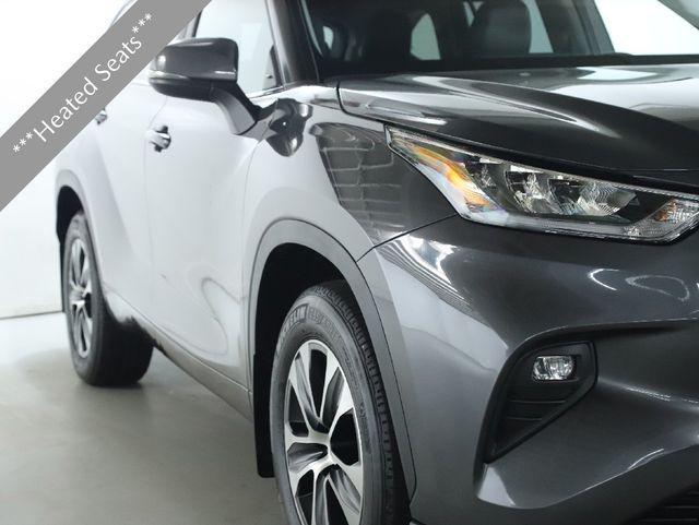 used 2023 Toyota Highlander car, priced at $41,500
