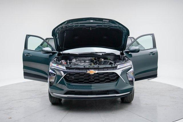 new 2025 Chevrolet Trax car, priced at $25,075