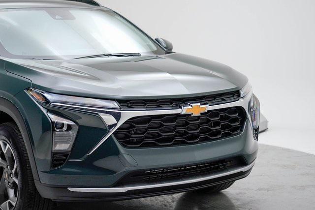 new 2025 Chevrolet Trax car, priced at $25,075