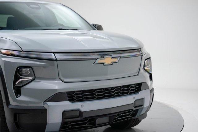 new 2025 Chevrolet Silverado EV car, priced at $72,885