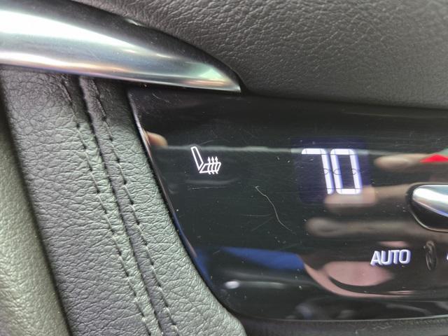 used 2021 Cadillac XT5 car, priced at $25,630