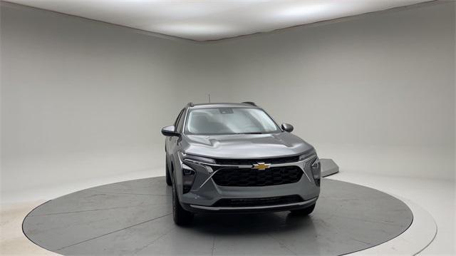 new 2025 Chevrolet Trax car, priced at $24,985