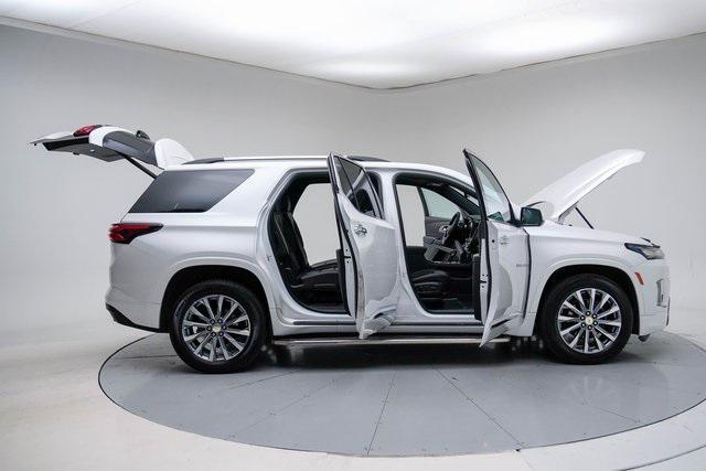 used 2023 Chevrolet Traverse car, priced at $36,995