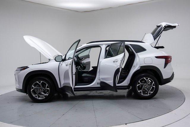 new 2025 Chevrolet Trax car, priced at $26,495